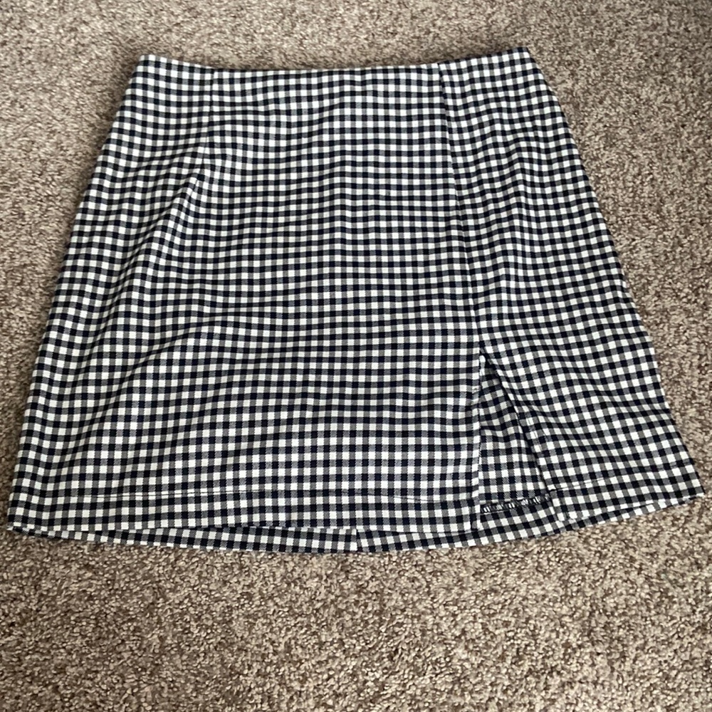 Super cute checkered skirt!